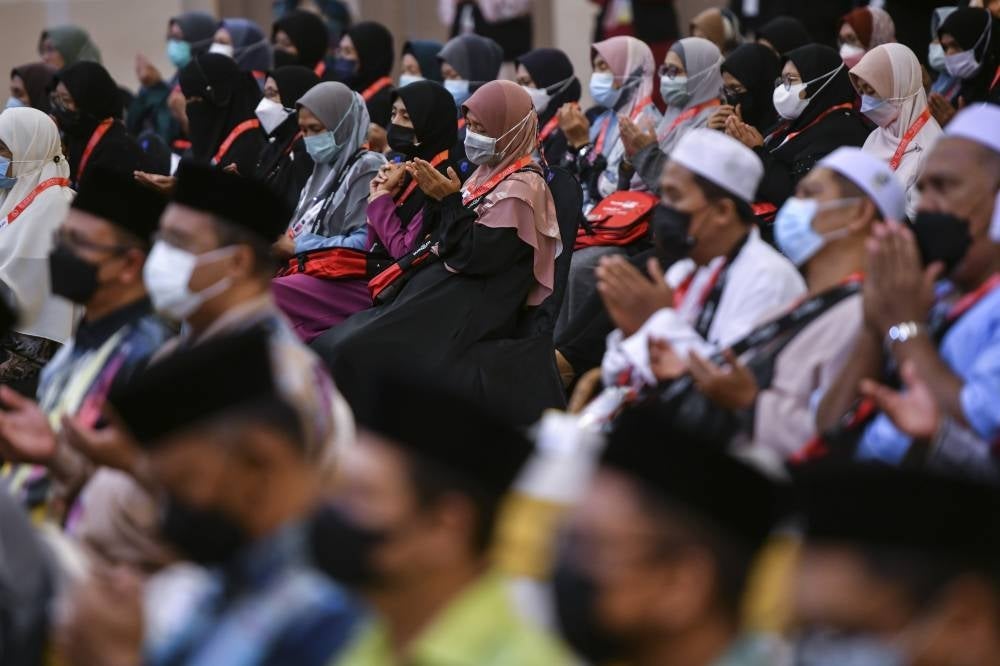 People have been urged to be extra cautious with questionable haj by proxy (badal haji) packages being offered by certain parties, particularly those that do not clearly state who will perform the religious rituals. - Photo: BERNAMA