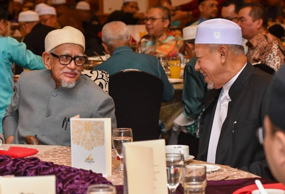 Pas president Tan Sri Abdul Hadi Awang (left) and Menteri Besar Datuk Ahmad Yakobat the Kelantan State Economic Development Corporation (PKINK) Appreciation Night. - BERNAMA