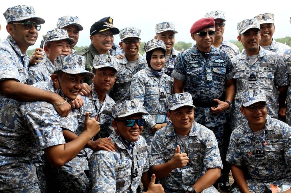 Senior Defence Minister Datuk Seri Hishammuddin Hussein (four, lefti) and Chief of Defence Force Gen Tan Sri Affendi Buang (two, left) with Royal Malaysian Navy (RMN) officers after the 2022 Malaysian Armed Forces (MAF) Firepower Training (LKT) in Tampin, today. - BERNAMA