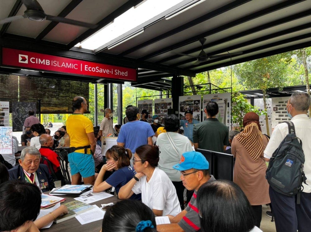 Crowds came to hear the experiences from the veteran armies at Taman Tugu.
