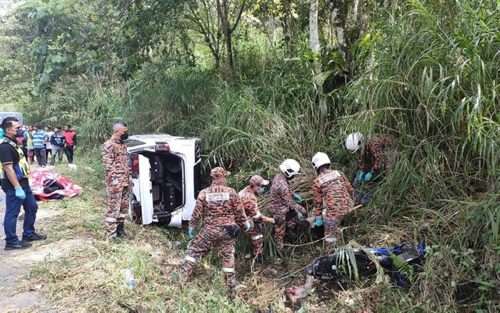 A man and his son died after the motorcycle they were riding collided with a Toyota Alphard at Jalan Simpang Pulai-Cameron Highlands today. Photo: FIRE AND RESCUE DEPARTMENT