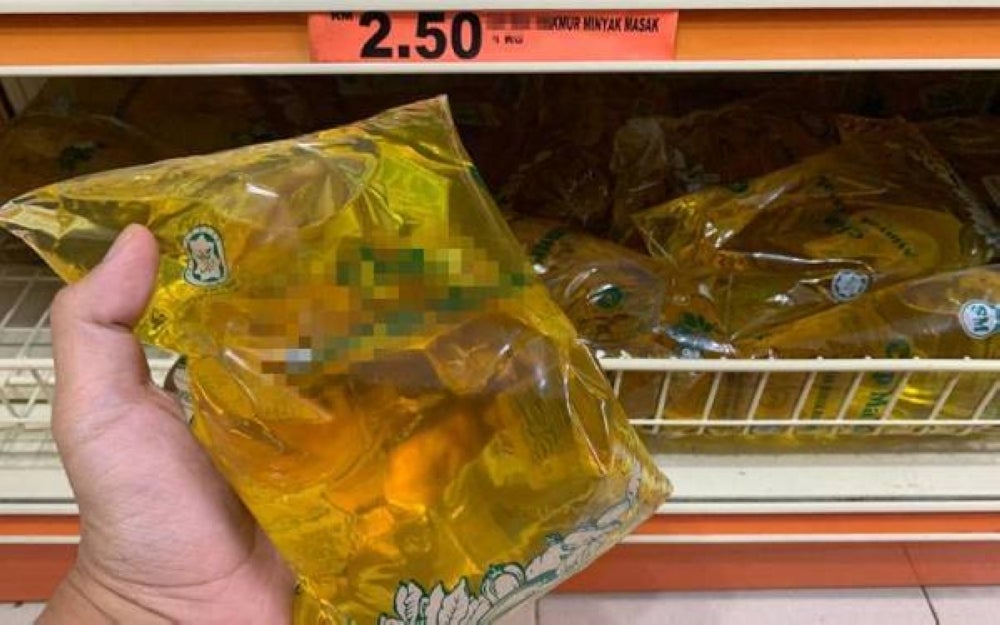 Subsidised cooking oil packets. Illustration photo.