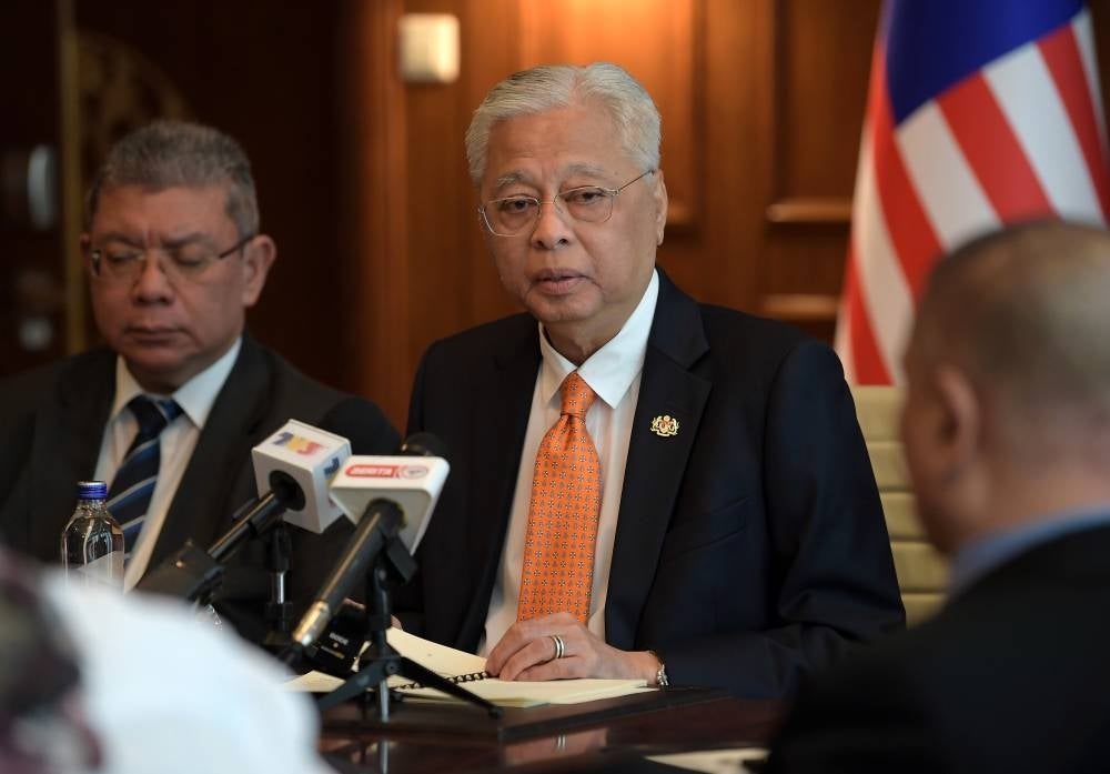 Ismail Sabri said Malaysia will buy wheat and wheat-related products from Turkiye and also explore reverse investment opportunities related to food products in the republic. Photo: BERNAMA
ANKARA, July 8 -- Prime Minister Datuk Seri Ismail Sabri Yaakob spoke at a press conference today with Malaysian journalists to inform the outcomes of his four-day official working visit to Turkiye.
Also present was Foreign Minister Datuk Seri Sarifuddin Abdullah (left).
--fotoBERNAMA (2022) COPYRIGHT RESERVED