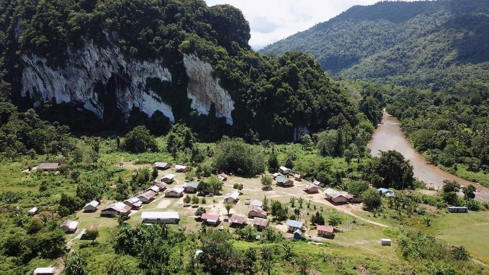 Kampung Bering is part of Pos Pasik, which is surrounded by the Gunung Stong Selatan and Berangkat forest reserves in Kelantan's Jeli district. Photo: BERNAMA 