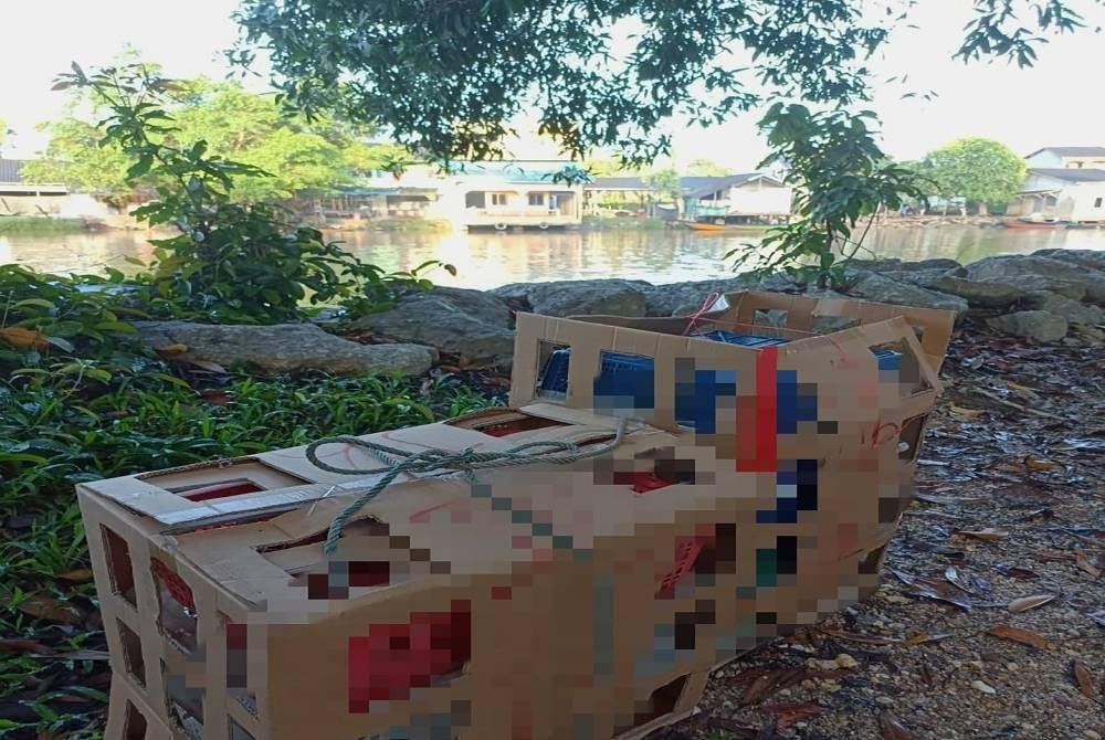 Smuggled goods placed at the banks of Golok River before being smuggled by boat to the neighbouring country.