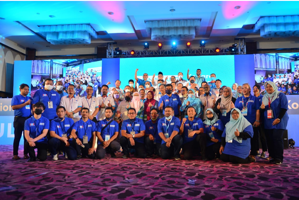 PKR announces the names for the party’s new leadership lineup during PKR 16th Annual Congress 2022.