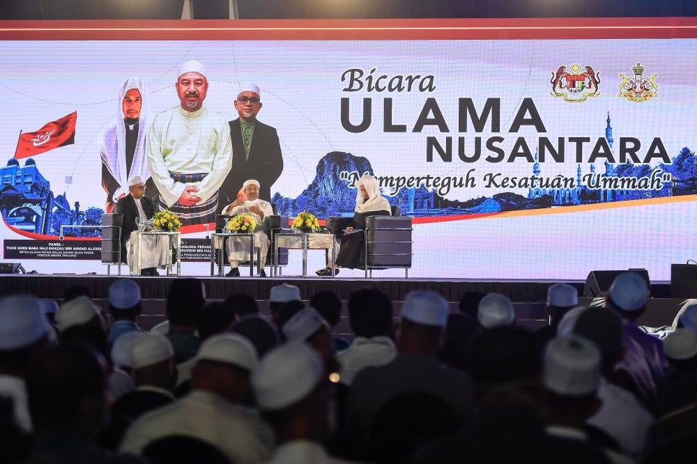 The programme, held at the Sultan Muhammad IV Stadium here today, was attended by about 500 people. - Bernama Photo