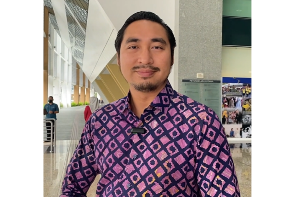 Wan Ahmad Fayhsal Wan Ahmad Kamal said it is undeniable that Umno is a grand party with a strong grassroots which has existed for a long time, but people are losing faith due to their top leaders’ involvement in scandals.