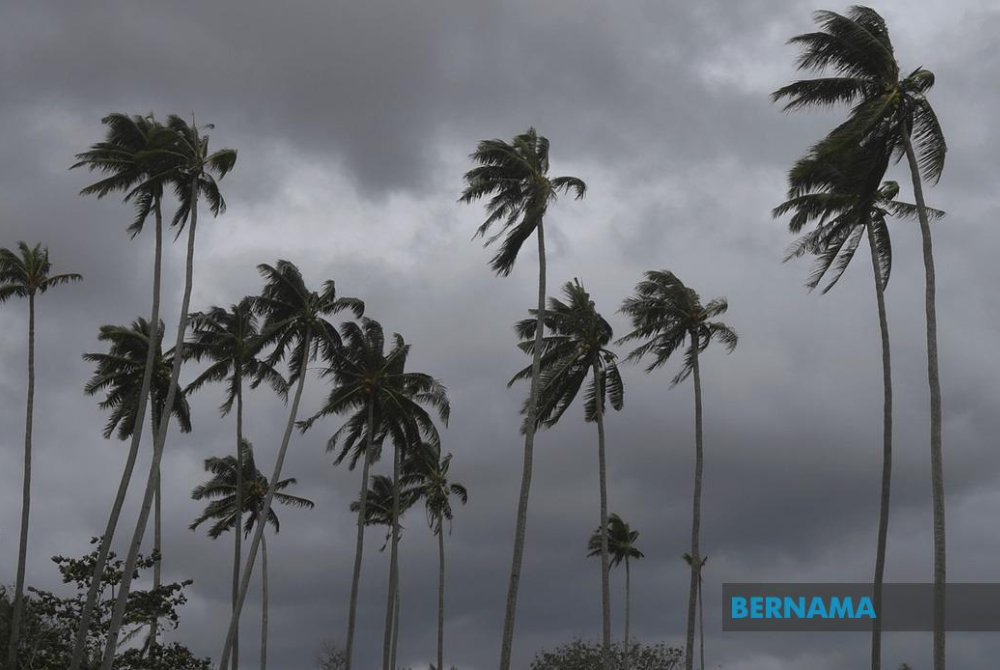 MetMalaysia has issued a bad weather alert today as thunderstorms, heavy rains and strong winds are expected to hit several states till 6pm today.