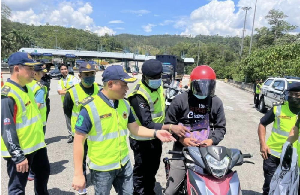 A few high powered motorcycle riders were detected using their learner driving licence for a long period of time including when participating in a motorcycle convoy. - BERNAMA