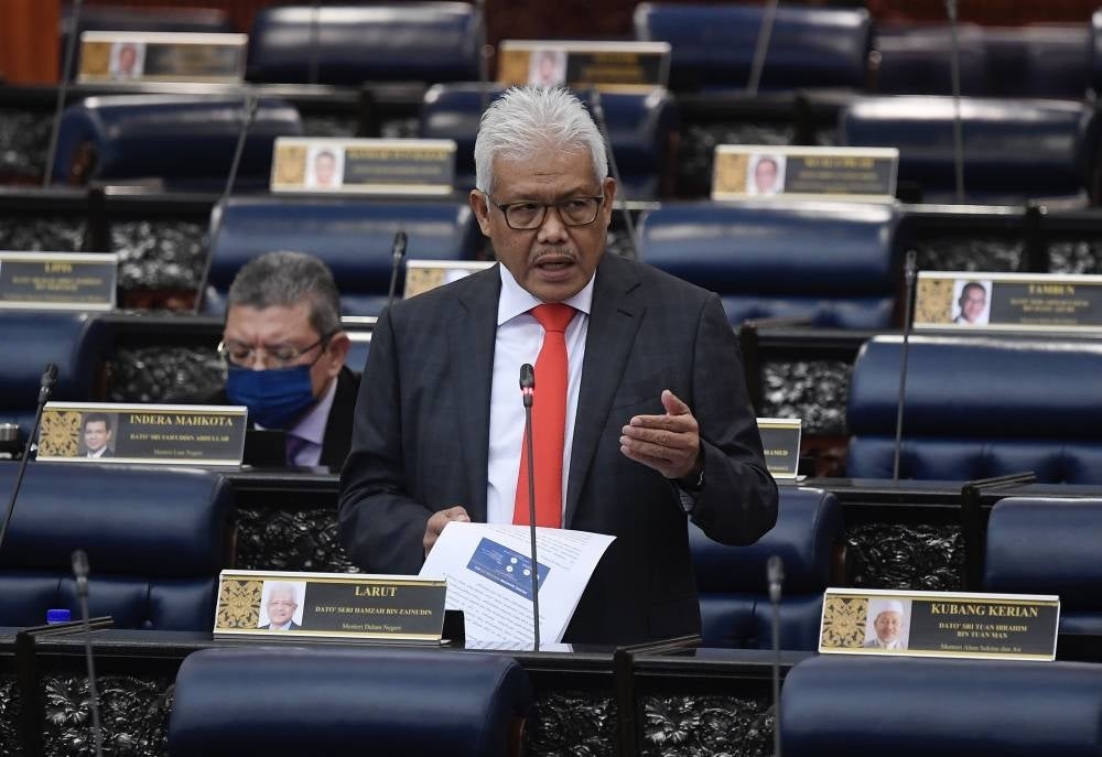 Home Minister Datuk Seri Hamzah Zainudin speaks at the Second Meeting of the fifth session of the 14th Parliament at the Parliament building. - BERNAMA