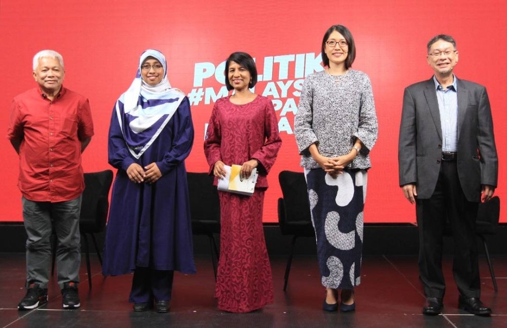 Hussamuddin (left) in a picture with moderator Nurhayati Nordin, panelist Cynthia Gabriel, Tricia Yeoh and Badlishah Sham Baharin at the press conference: #MalaysiaTanpaRasuah Six Political Claims &amp;amp;amp;#039;Apa Sudah Jadi?&amp;amp;amp;#039; that was held in Kumpulan Karangkraf recently.