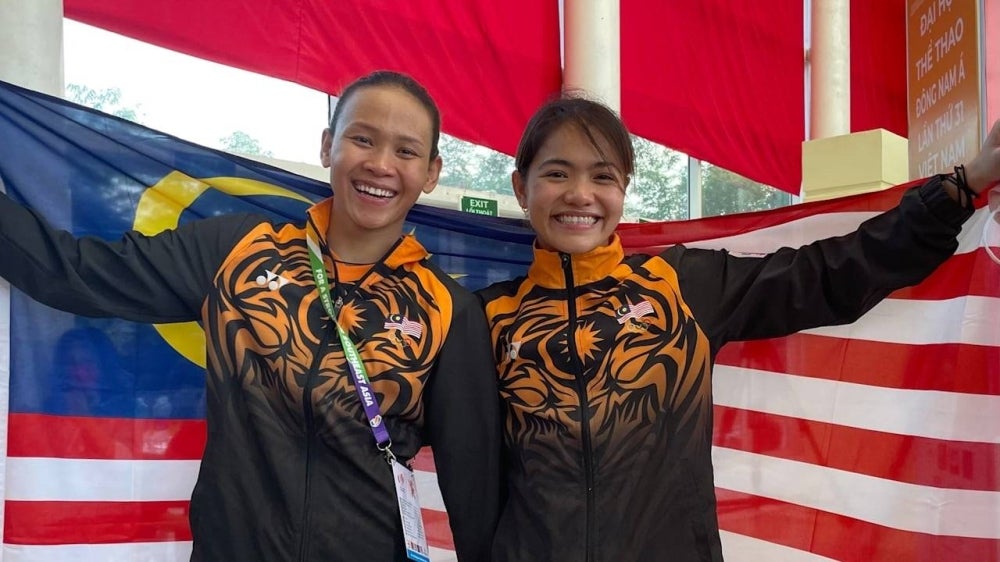 Pandelela (left) and Nur Dhabitah