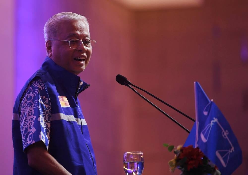 Prime Minister Datuk Seri ismail Sabri Yaakob delivering the opening speech at the 2022 Selangor BN Convention at Setia City Convention Centre, Setia Alam, today. - BERNAMA