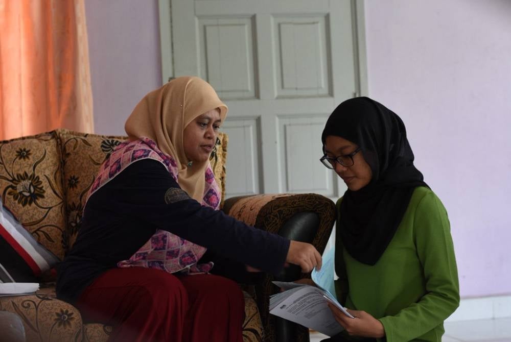 Aniza (left) with her daughter Nadila who couldn't get Malaysian citizenship due to being born in United States.