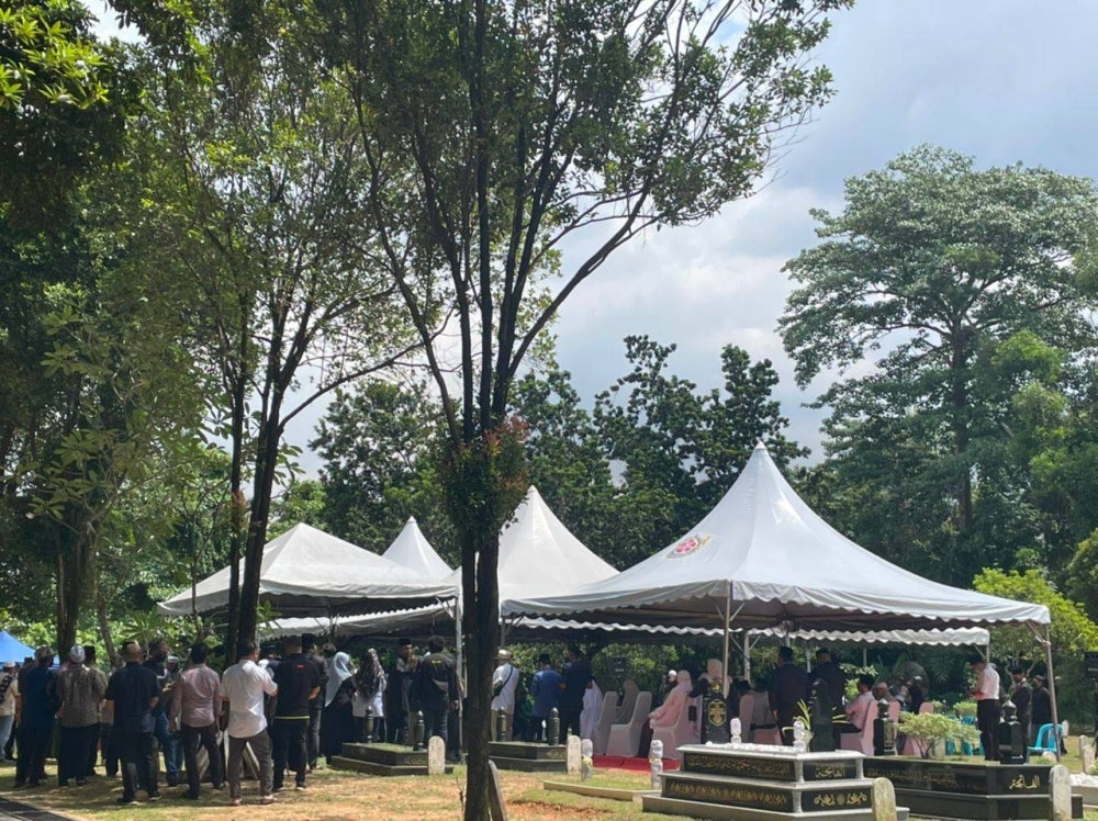 Former Selangor MB Tan Sri Khalid Samad's remains buried at Shah Alam Royal Mausoleum