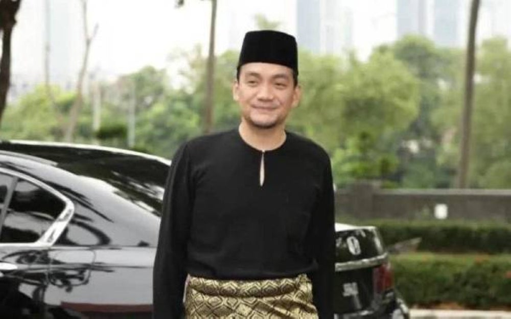  Menteri Besar Datuk Onn Hafiz Ghazi said the 105-year-old temple was originally located at Blue River Estate, Pasir Gudang, but it was relocated several times before remaining in its current location.