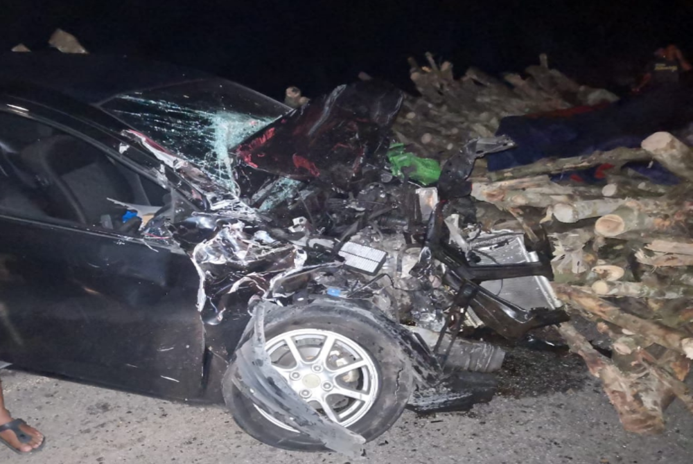 Three men and four killed in a road crash at Rompin - BERNAMA Photo