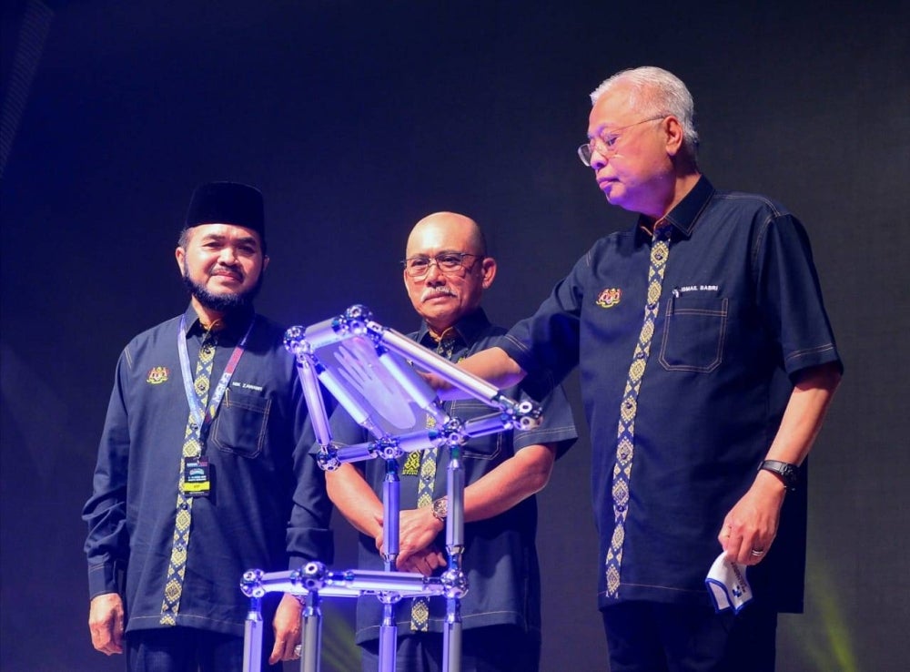 Prime Minister Datuk Seri Ismail Sabri Yaakob with Minister of Agriculture and Food Industry Ronald Kiandee at 2022 Malaysian Agriculture, Horticulture and Agro-Tourism Exhibition (Maha 2022) today.