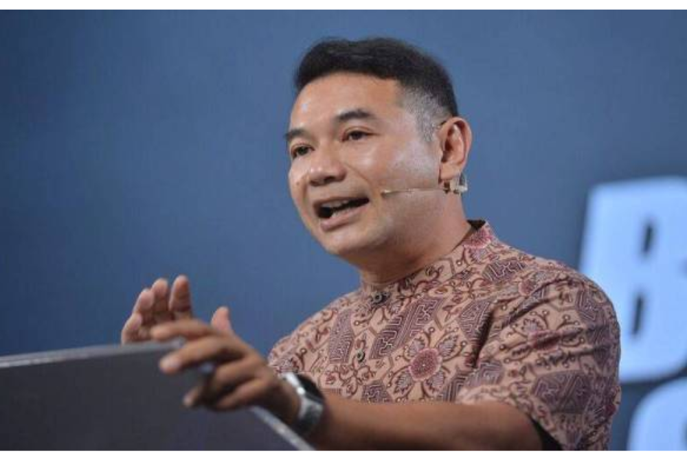 PKR deputy president Rafizi Ramli says he will expose the fake companies involved in the billion ringgit LCS project.