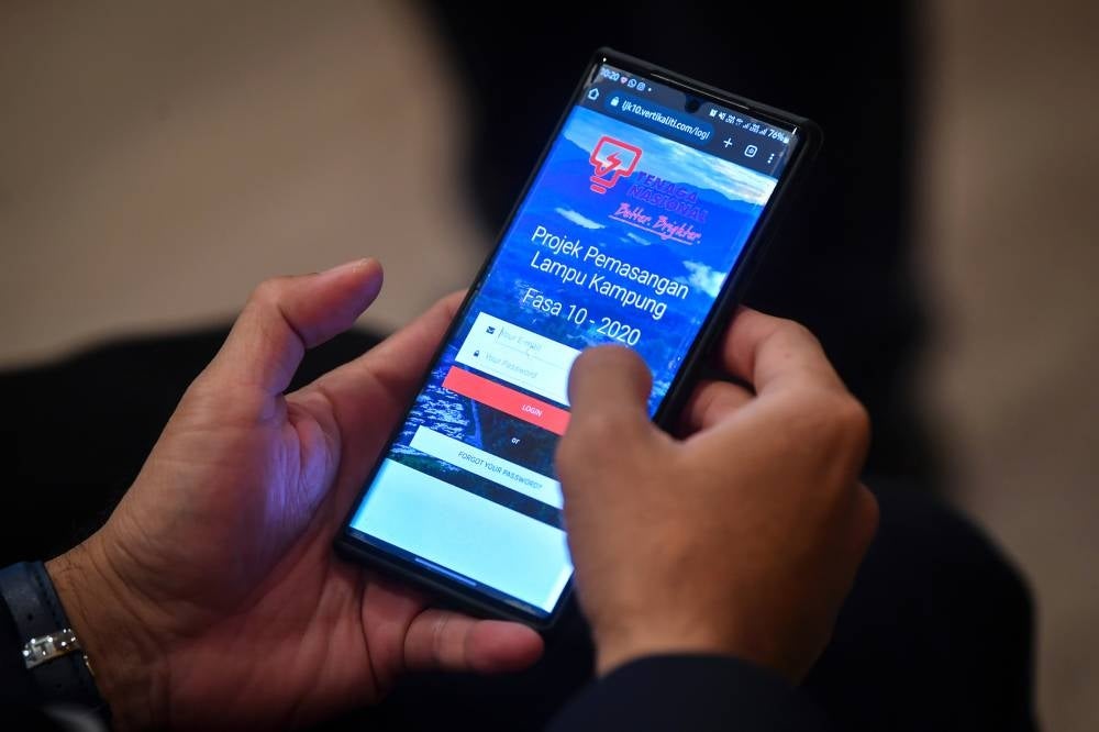 KPLB is currently conducting a pilot study on the use of solar LED street lightings for village areas without utility pole facilities. - Bernama Photo