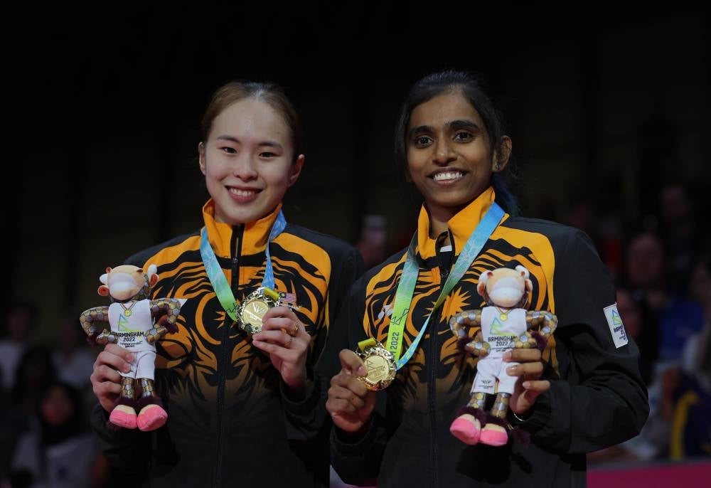 National women’s badminton doubles pair, Pearly Tan-M Thinaah who clinched the gold medal at the 2022 Commonwealth Games in Birmingham, England, today. - Bernama Photo