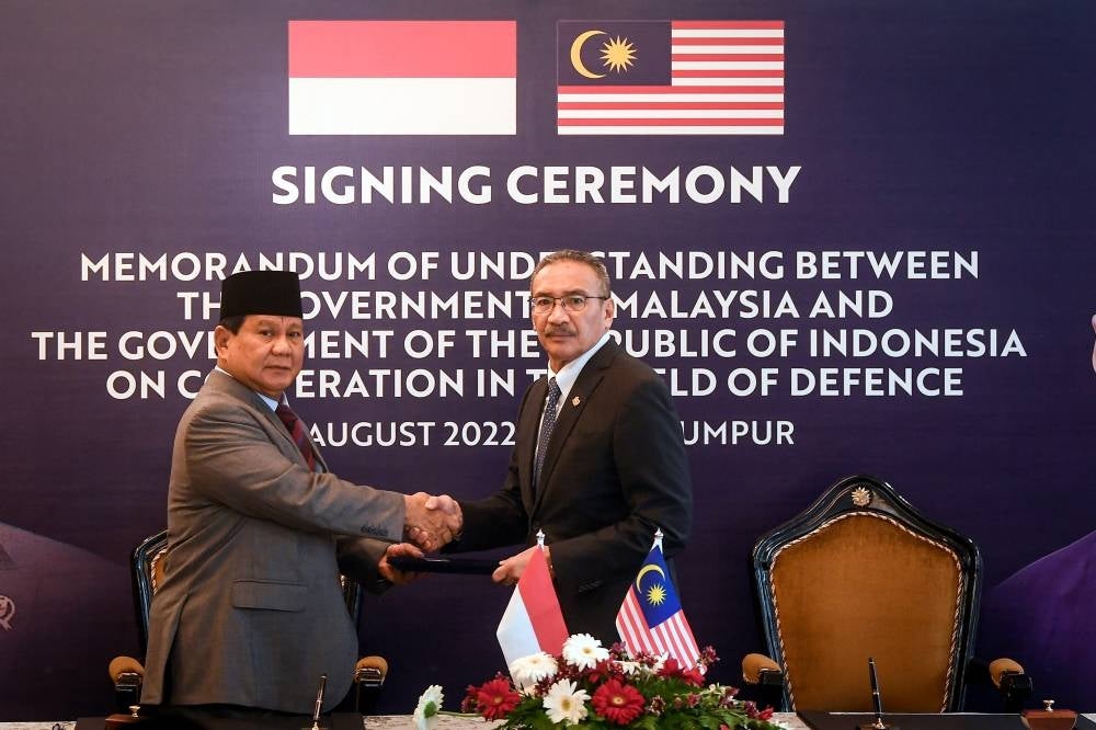 Hishammuddin (right) and his Indonesian counterpart Prabowo Subianto during the MoU signing earlier today. Photo: BERNAMA