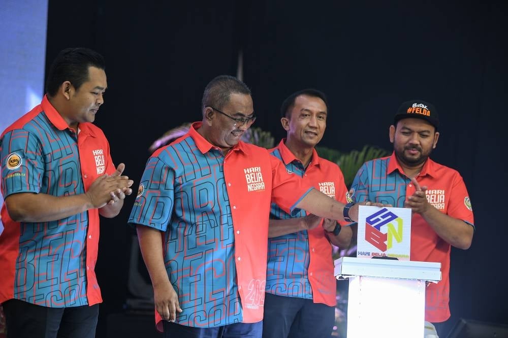 Muhammad Sanusi when launching the closing ceremony of Kedah state-level Youth Day at the Kompleks Belia Negeri yesterday. (Picture by BERNAMA)