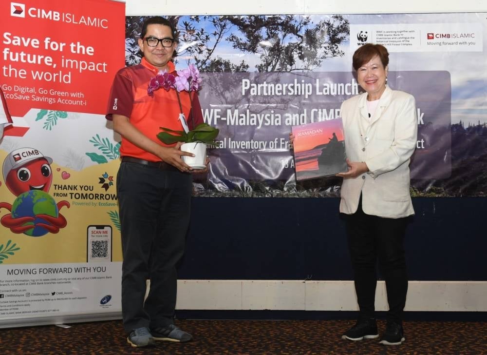 Ahmad Shahriman and Sophia Lim launching the partnership for the Botanical Inventory of the Fraser’s Hill Forest Complex.