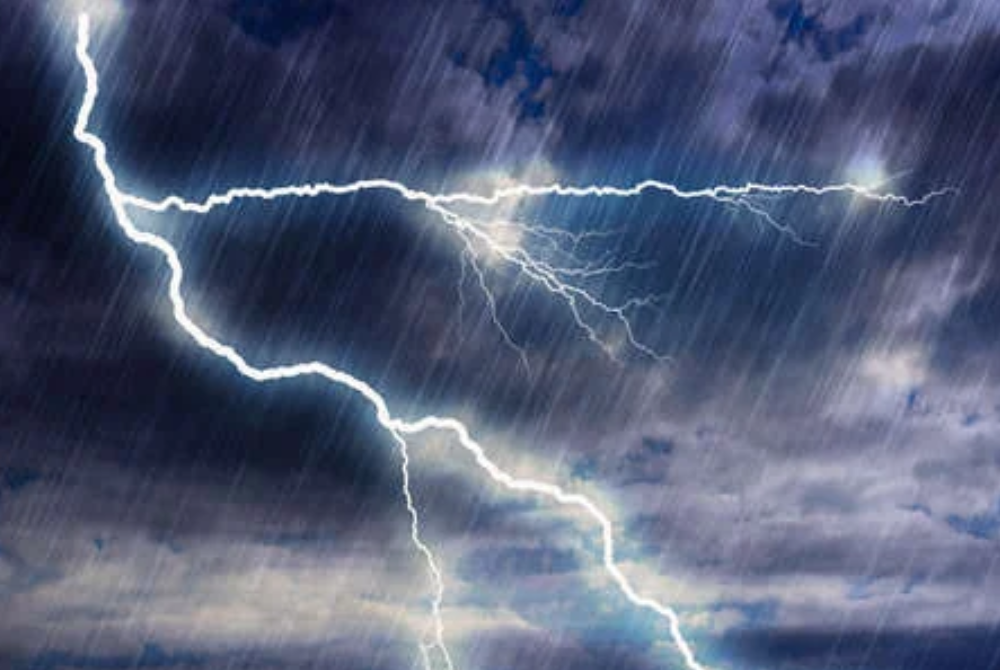 MetMalaysia warned that several states will be hit with thunderstorms and heavy rain tomorrow.
Photo for illustration purposes.