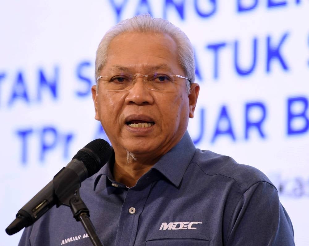 Annuar at the launch of the Keluarga Malaysia Cheap Sale @ De Dagang here today. Photo: BERNAMA