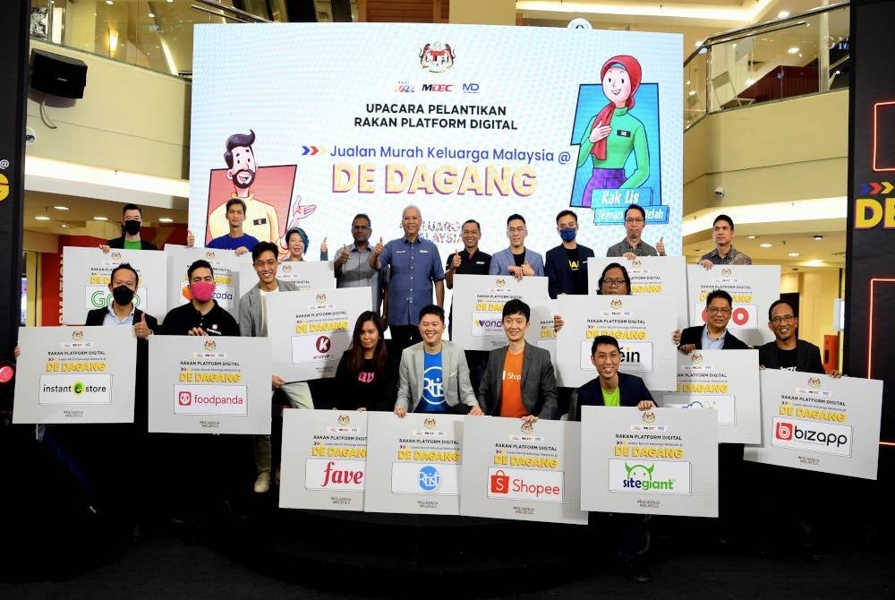 Communications and Multimedia Minister Tan Sri Annuar Musa reminds students to be responsible over the free gadget