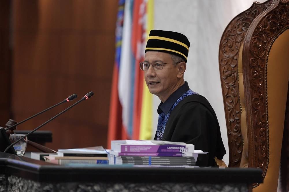 Azhar said he had acknowledged the submission of documents including a copy of Najib's pardon application under Article 42 of the Federal Constitution. - Bernama Photo