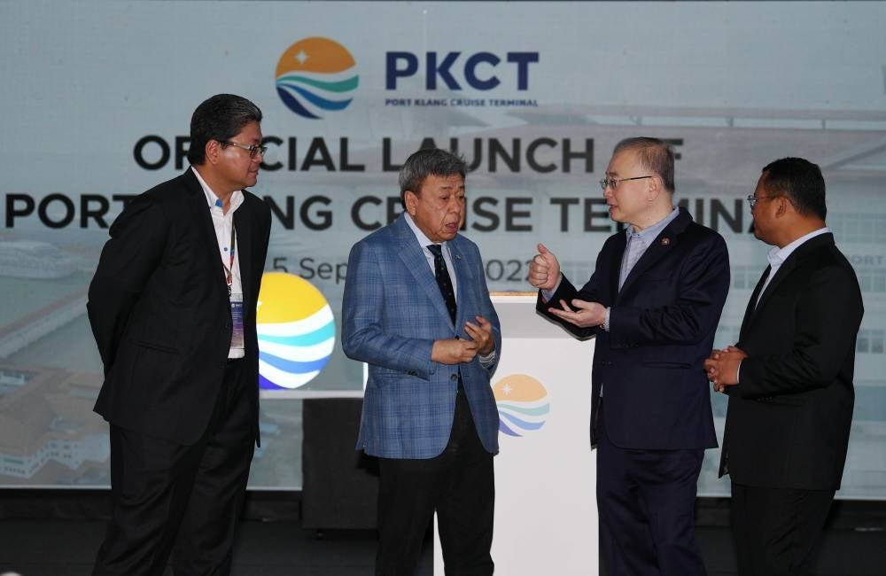 The Sultan suggested that facilities and infrastructure at the terminal be improved. - Bernama Photo