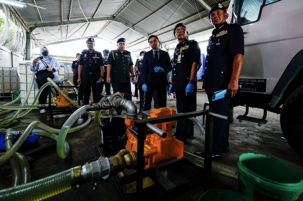 The raids were conducted at two warehouses by the Criminal Investigation Department of the Selangor police contingent headquarters and PDRM. - Bernama Photo