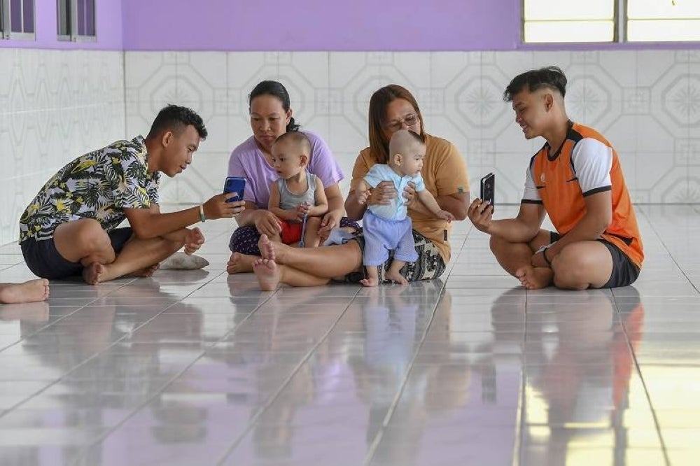 During the Movement Control Order, residents realised that the internet is essential for those working from home. - Bernama Photo