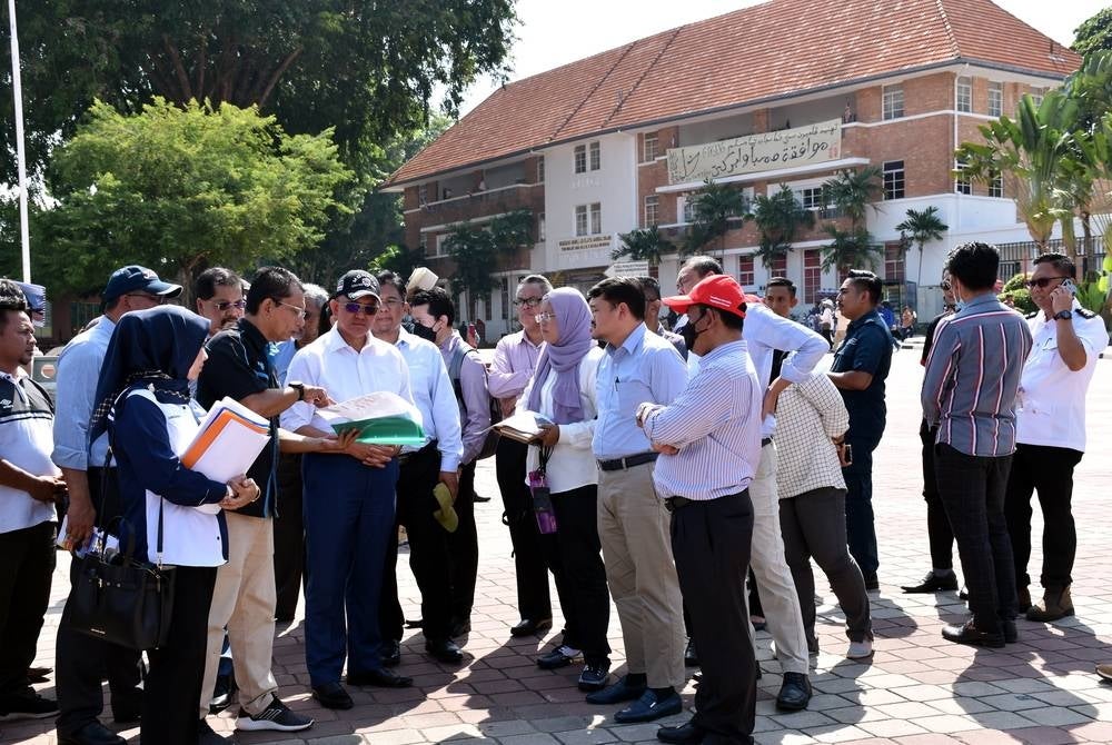 Communications and Multimedia Ministry secretary-general Datuk Seri Mohammad Mentek (front, three from left) inspects the site for organizing Malaysia Day 2022 which will be held at the Proclamation of Independence Memorial in Bandar Hilir - Bernama Photo