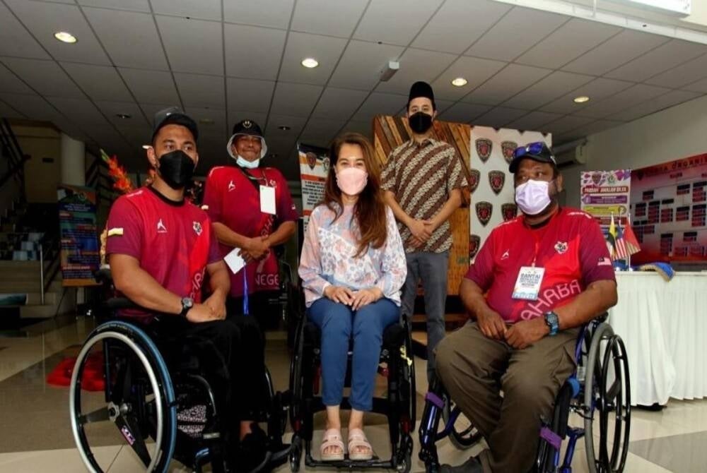 Senator Datuk Ras Adiba Radzi called for regulations to provide a more inclusive financial system to facilitate Persons with Disabilities (PwD) to perform banking transactions - Bernama photo