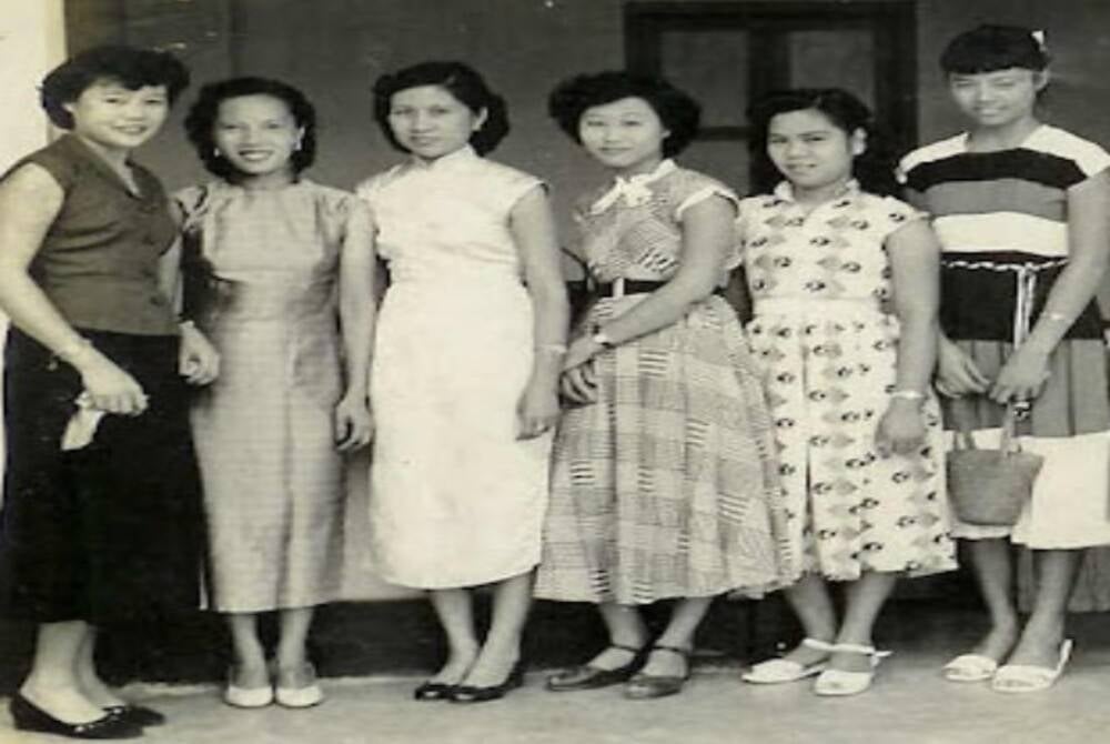 Ladies fashion in Malaysia in the 50s that can be taken as inspiration to dress for Malaysia Day - Photo from Pinterest