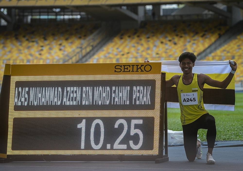 National athlete Muhammad Azeem Mohd Fahmi is now the Malaysia Games (Sukma) sprint king after emerging as men’s 100-metre (m) champion today. - BERNAMA