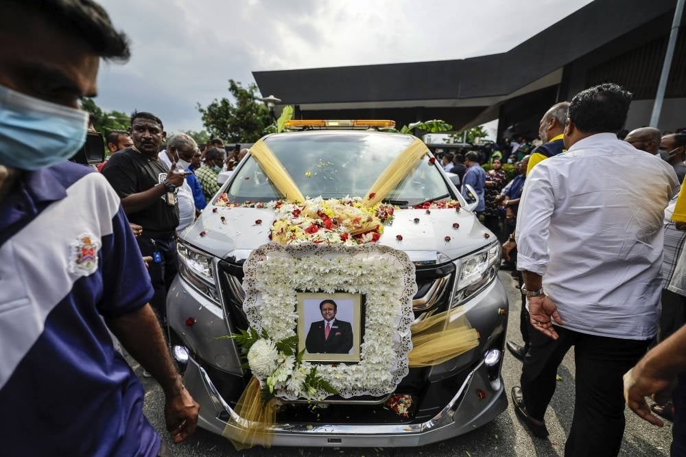 The remains of the late Tun Dr S. Samy Vellu was cremated at the Kuala Lumpur City Hall Crematorium in Cheras amid a sombre atmosphere at 5.30pm today. - BERNAMA
--fotoBERNAMA (2022) HAK CIPTA TERPELIHARA
