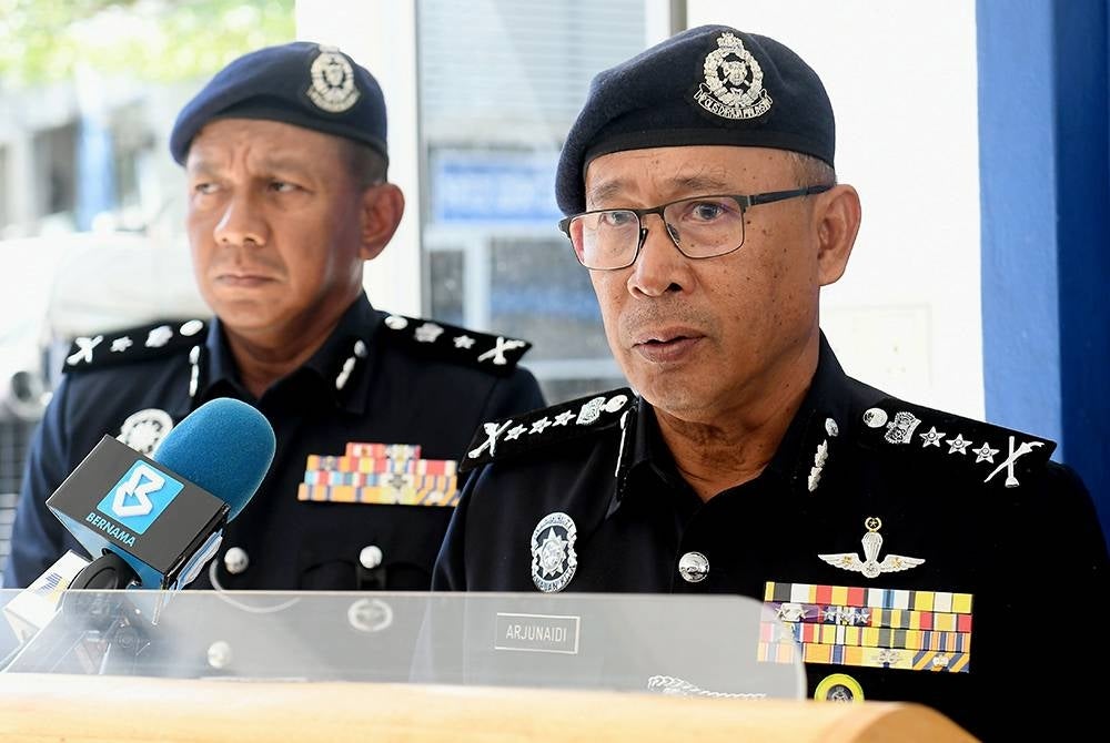 Selangor police chief Datuk Arjunaidi Mohamed said the 37-year-old local woman was believed to have plotted to kill her husband out of revenge by conspiring with four other individuals.