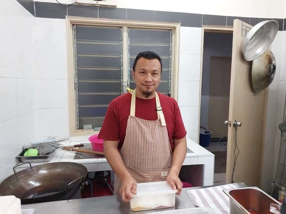 vendor Afifi Mohd Ali, 33, said there should be assurance over public safety if elections are held during monsoon season.