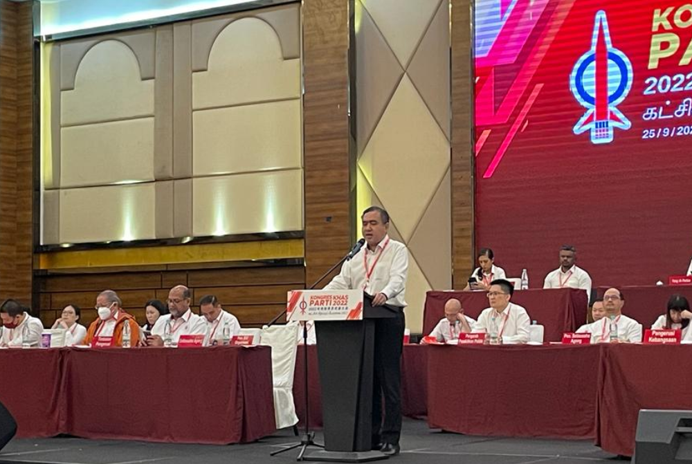 DAP Secretary-General Anthony Loke during his speech at 2022 DAP Special Congress here, today.