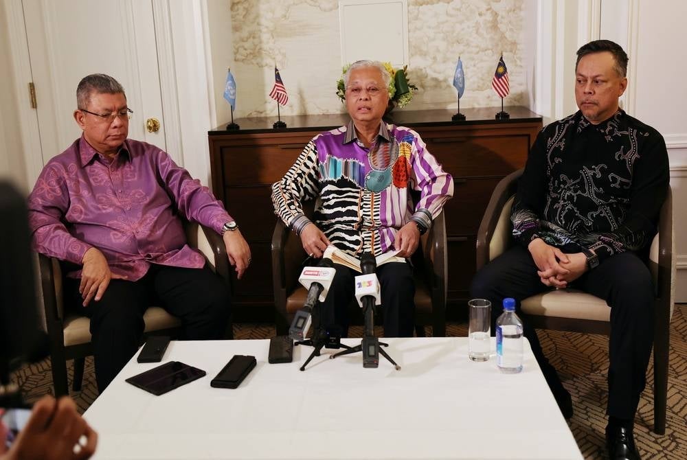 Prime Minister Datuk Seri Ismail Sabri Yaakob (centre) during a press conference on Sunday at the end of a four-day working visit to New York. Also present Foreign Minister Datuk Seri Saifuddin Abdullah (left) and Permanent Representative of Malaysia to the United Nations (UN) Datuk Syed Mohamad Hasrin Tengku Hussin - Bernama photo
