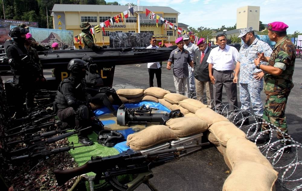 Navy Chief Tan Sri Mohd Reza Mohd Sany (second, right) visited the exhibition at Paskal's 40th celebration at KD Panglima Garang in Lumut today. Photo: BERNAMA
