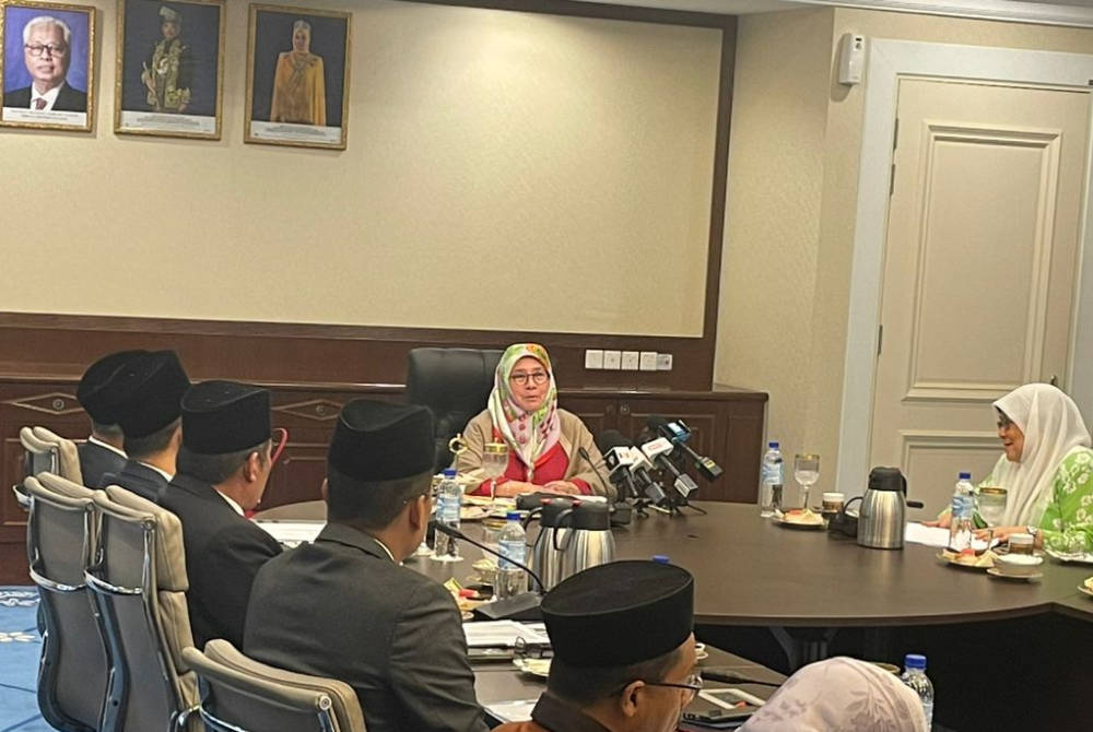 Raja Permaisuri Agong Tunku Hajah Azizah Aminah Maimunah Iskandariah during the press conference with strategic partners of the conference at Istana Negara Club House, today.