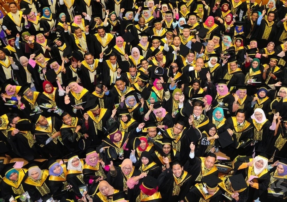 Government should prepare a development budget for building of residential facilities to accommodate the students’ housing needs. - Photo: Sinar Archive 