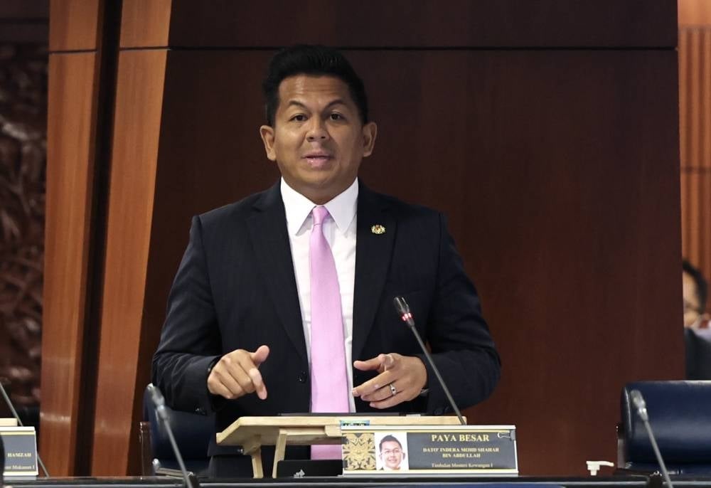 Shahar during the question and answer session of the Third Meeting of the Fifth Term of the 14th Parliament. - Bernama Photo