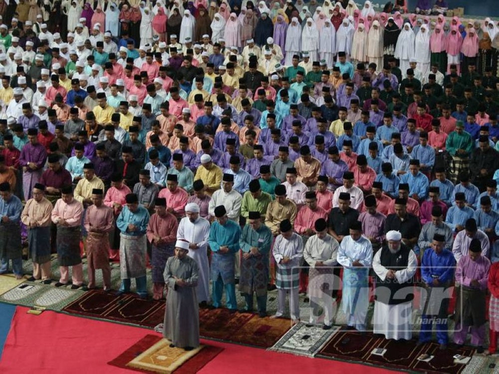 Yang Dipertuan Besar of Negeri Sembilan Tuanku Muhriz Almarhum Tuanku Munawir calls on religious scholars and preachers in the state to look at appropriate preaching methodologies.- Bernama pic